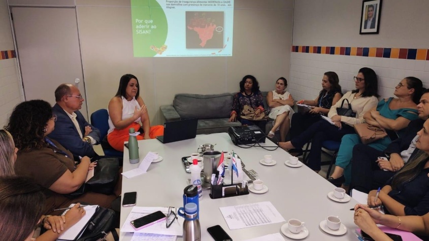 Ana Lunna  do Conselho Regional de Nutrição abordou pontos que precisam ser ajustados para adesão ao Sisan. Foto: Ascom Semdes