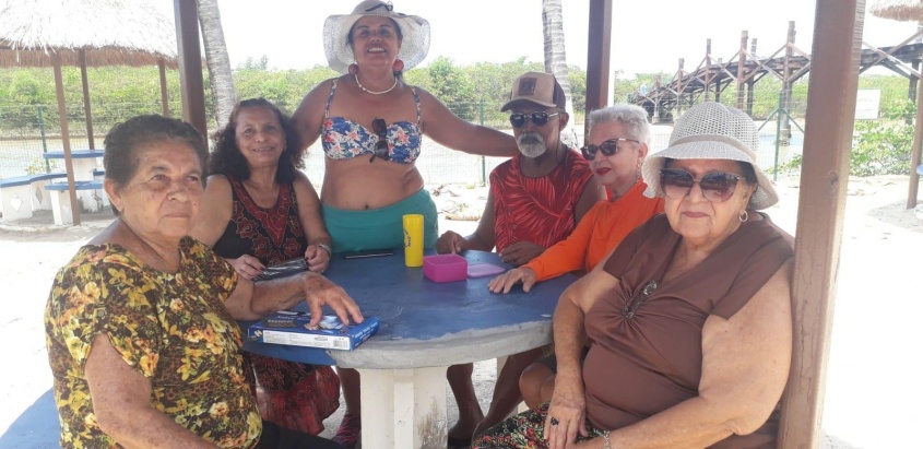 Cerca de 20 idosos do Cras Área Lagunar participaram de um dia de lazer na AABB. Foto: Cras Área Lagunar