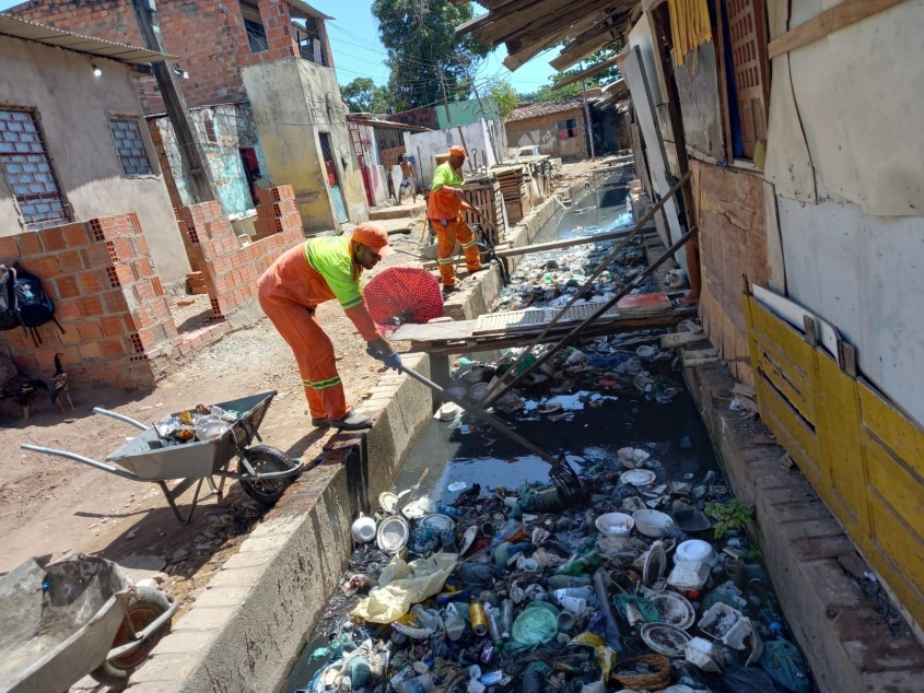 Limpeza de canais ocorreram em diversos pontos para evitar alagamentos. Foto: Alexandre Vieira / Ascom Sudes