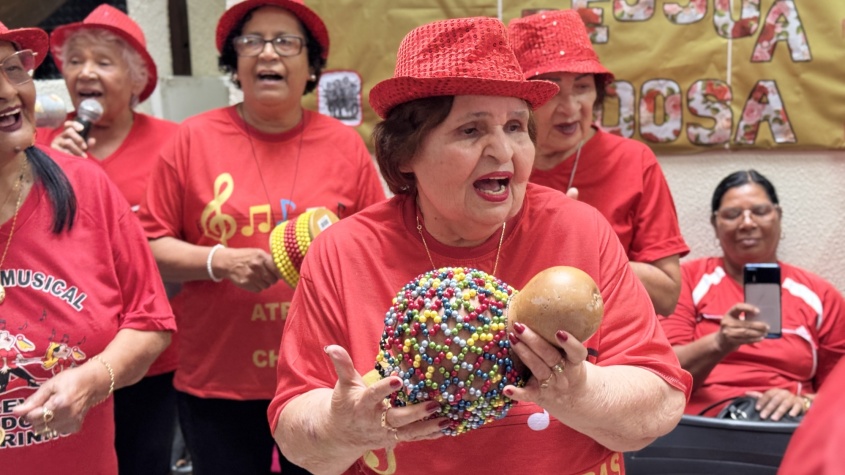 Dona Ivanilza, de 81 anos, faz parte do grupo Atrevidas do Chorinho. Foto:Foto: Marcos Ferreira/ Promova Brasil