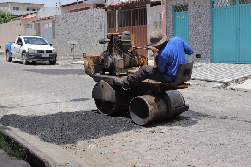 Operação tapa-buraco em Maceió. Foto: Júnior Bertoldo/Secom Maceió