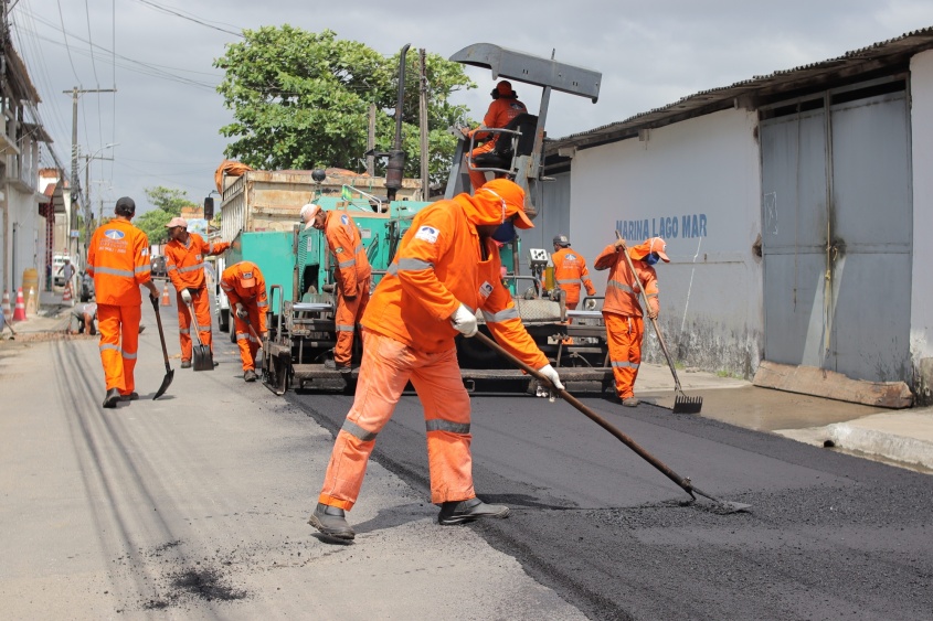 Pavimentação asfáltica no Pontal da Barra. Foto: Júnior Bertoldo/Secom Maceió