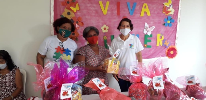 Brindes foram distribuídos para as mulheres do Serviço de Convivência do Cras Área Lagunar. Foto: Cras Area Lagunar