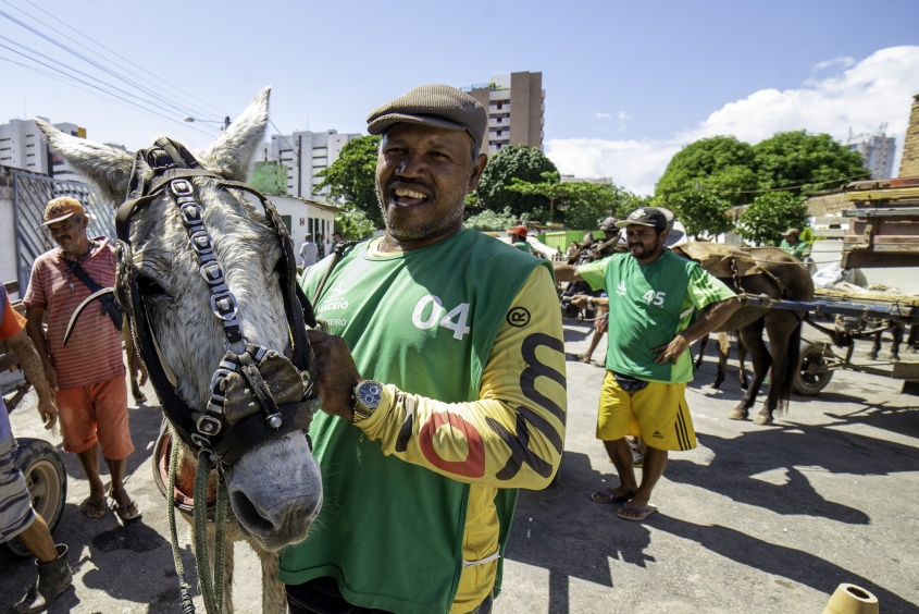 Profissionais recebem cesta básica como incentivo. Foto: Secom Maceió