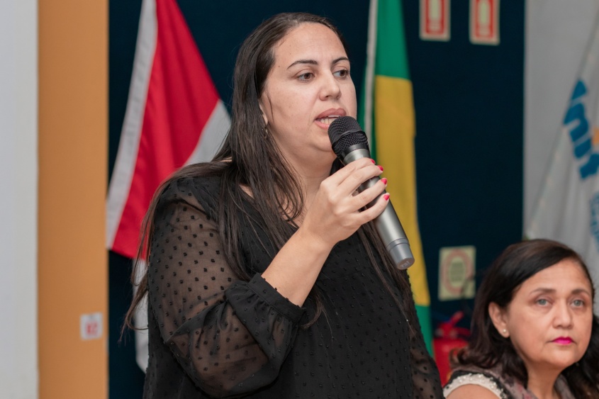 Secretária-adjunta de gestão em Saúde, Roberta Borges, falou da assistência às mães e bebês. Foto: Victor Vercant/Ascom SMS