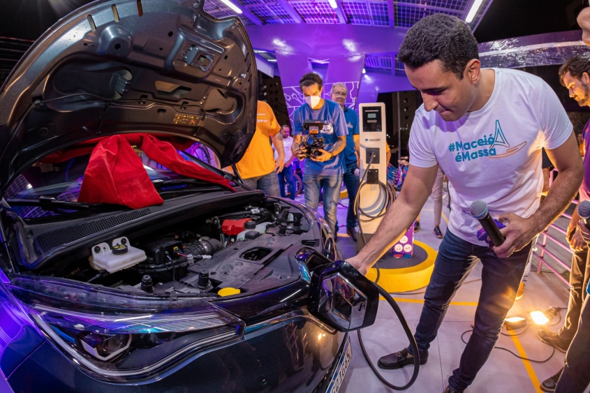 Município de Maceió recebeu da Equatorial Energia um carro elétrico e seis bicicletas elétricas. Foto: Itawi Albuquerque / Secom Maceió