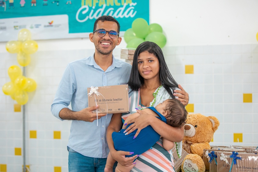 Secretário municipal de Assistência Social, Carlos Jorge, participou da entrega dos kits. Foto: Itawi Albuquerque/Secom Maceió