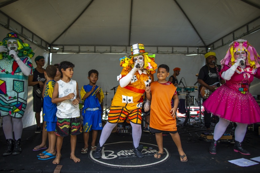 Pais, mães, avós e amigos assistiram aos filhos e netos brincarem. Foto: Alisson Frazão/ Secom Maceió