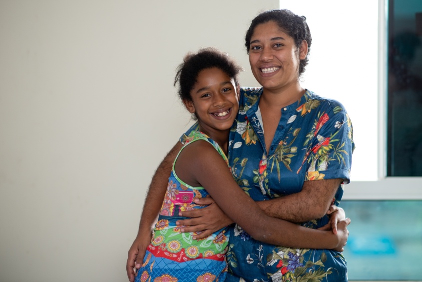Micaelle, filha de Maria, está vivenciando um período mais seguro tanto para morar quanto para se desenvolver. Foto: Juliete Santos / Secom Maceió