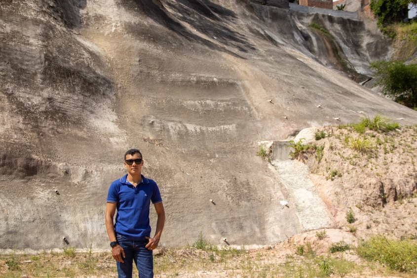 Moradores comemoram conclusão das obras na encosta da Grota Bom Jesus.  Foto: Júnior Bertoldo