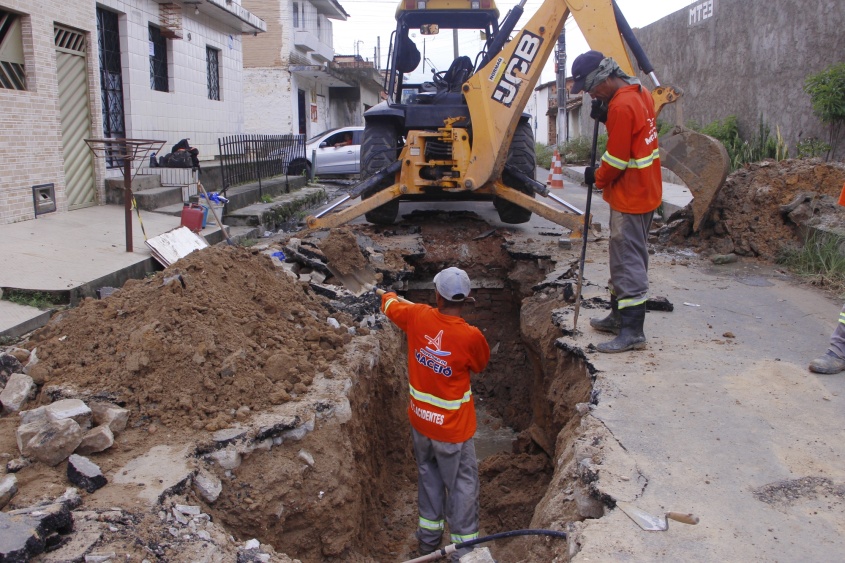 Cerca de 70 metros de tubulação defasada serão substituídas. Foto: Wilma Andrade/Ascom Seminfra