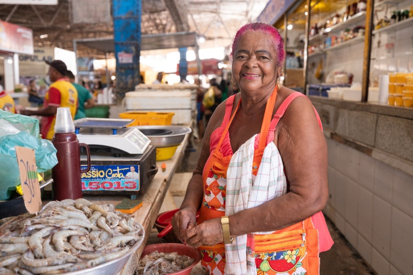 Dona das Dores comemora estar viva para ver a reforma: "muitos morreram e não viram nada mudar". Foto: Victor Vercant/Secom Maceió