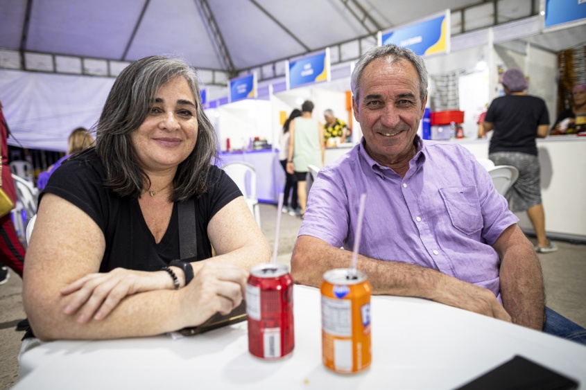 Turistas argentinos visitam feira gastronômica pela segunda vez. Foto: Alisson Frazão/ Secom Maceió