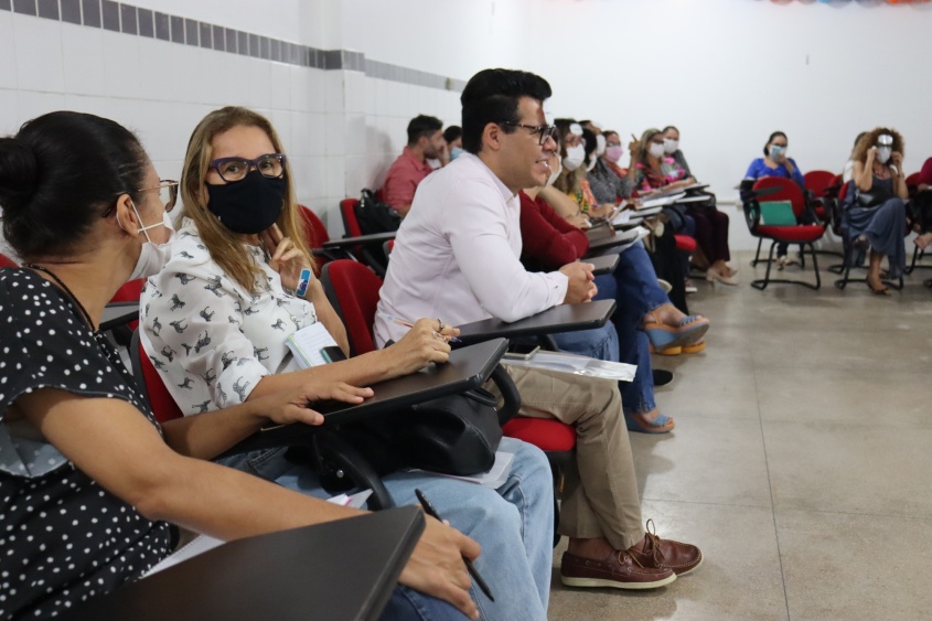 Profissionais participaram de dinâmicas referentes à saúde sexual dos adolescentes. Foto: Jamerson Soares (estagiário)/Ascom Semed