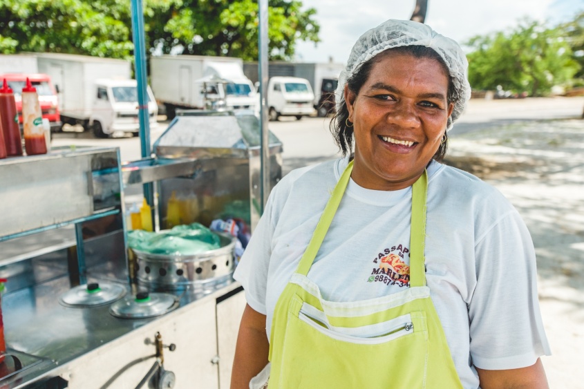 Marilene aprovou a mudança no local, que é seu ambiente de trabalho. Foto: Gabriel Moreira/Secom Maceió