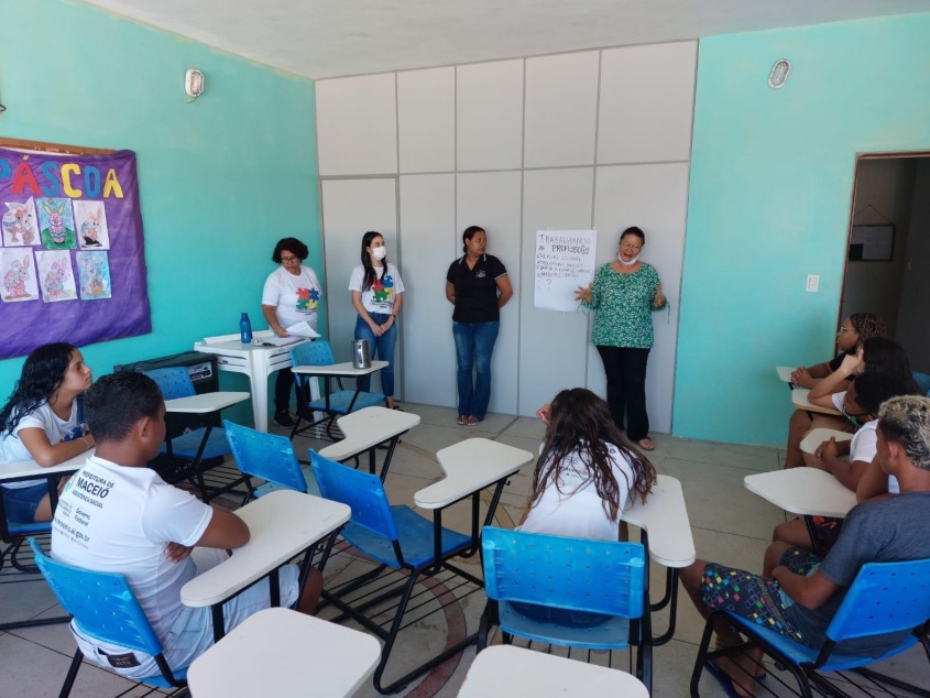 Profissionais falaram sobre suas experiências (Foto Cras Área Lagunar)