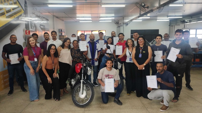 Turma de Mecânico de Motos do Acessuas Trabalho. Foto: Ascom Semdes