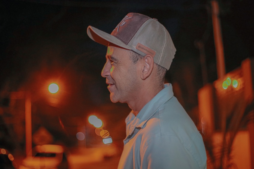 Beto é liderança comunitária e elogiou ação da Sima no residencial. Foto: Carol Cordeiro/Ascom Sima
