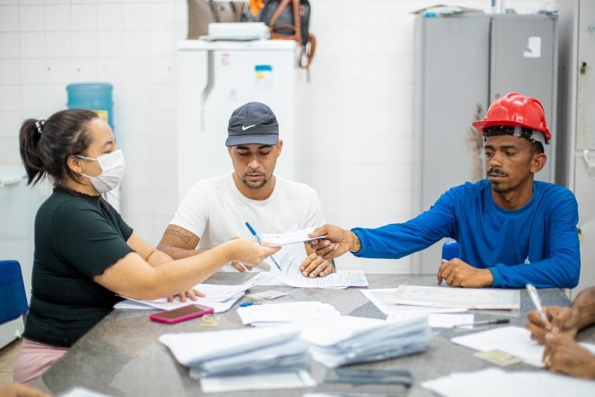 Cada família receberá seis parcelas do Auxílio-Moradia no valor de R$250 podendo ser renovado por igual período, e mais três parcelas de R$ 500 do Auxílio Emergencial. Foto: Célio Junior/Secom Maceió