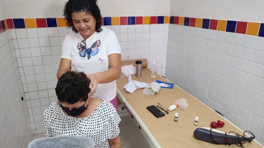 Assistente social, Claudione Silva, gostou muito do dia de autocuidado. Foto: Ascom Semdes