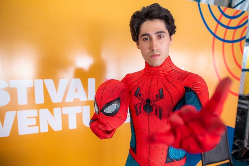 Gabriel Portela faz cosplay de Homem-Aranha. Foto: Alisson Frazão/Secom Maceió