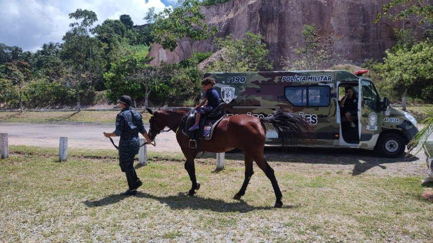 José, 5 anos,  gostou muito de andar a cavalo. Foto:Ascom Semdes