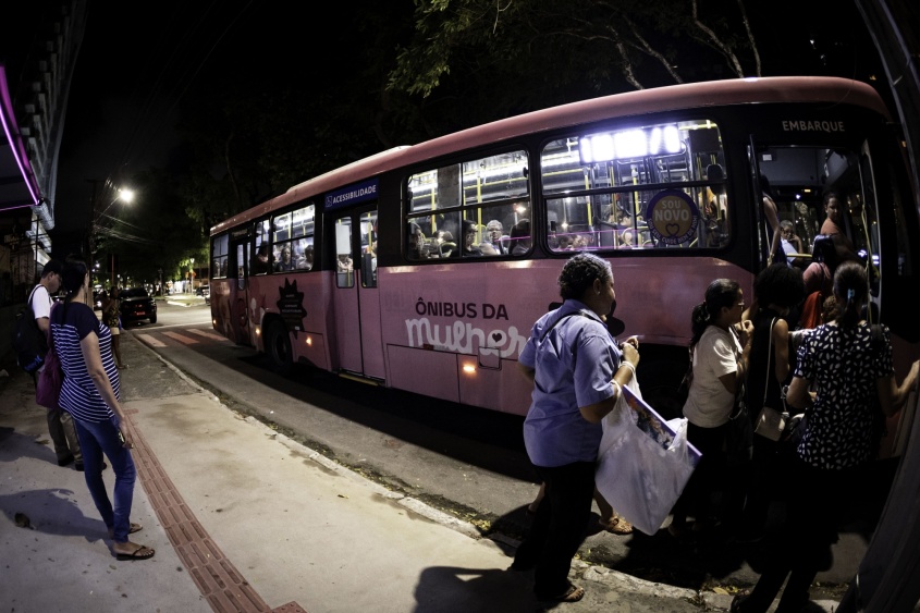 O Ônibus das Mulheres funciona com quatro linhas. Foto: Alisson Frazão/ Secom Maceió.