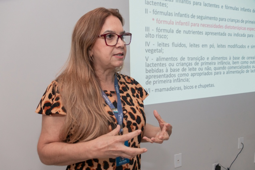 Psicóloga Maely Nunes abordou sobre a NBCAL. Foto: Victor Vercant/Ascom SMS