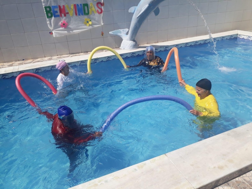 Grupo de idosos retoma atividades presenciais com aulas de hidroginástica. Foto: Cras Área Lagunar.