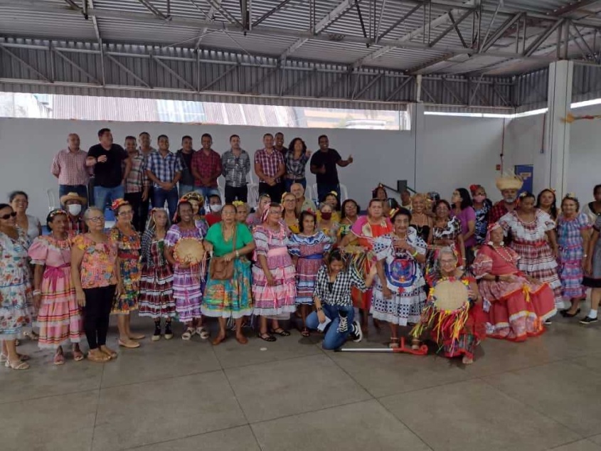 Festejo junino contou com apresentações do grupo de danças temáticas, quadrilha e Forró Pé de Serra. Foto: Cras Área Lagunar