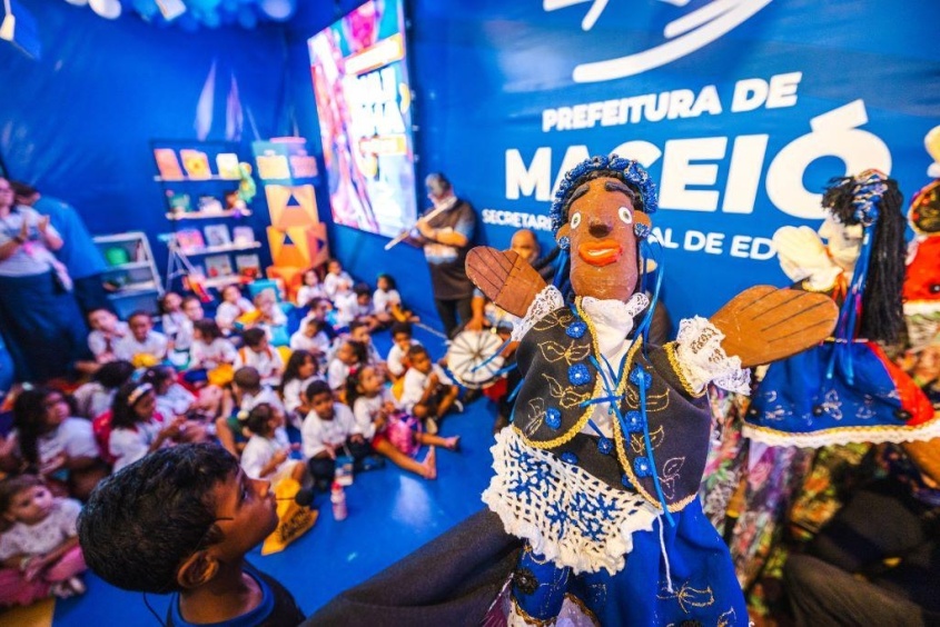 Atividade lúdica como o Fantoche estimula leitura entre crianças. Foto: Joanathan Lins/Secom Maceió