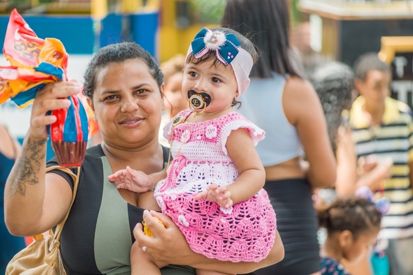 Dona de Casa Maria Aparecida com a filha, Maria Eduarda. Foto: Gabriel Moreira/Secom Maceió