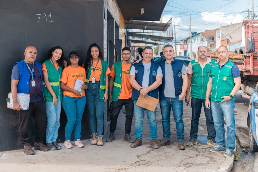 Equipe destaca importância de combater a dengue. Foto: Victor Vercant/Secom Maceió
