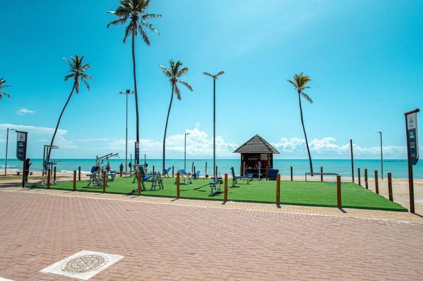Academia ao ar livre proporciona segurança e bem-estar aos maceioenses e turistas. Foto: Célio Júnior / Secom Maceió