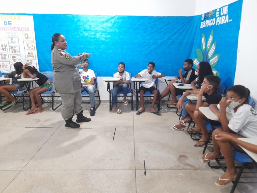 Cabo Leidiane falou sobre o papel da mulher nas instituições públicas de segurança. Foto: Cras Selma Bandeira.