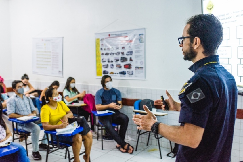 Instrutor disse que  alunos estão apreendendo as regras básicas para serem motoristas defensivos e exemplos para seguir no trânsito. Foto: Gabriel Moreira/Secom Maceió