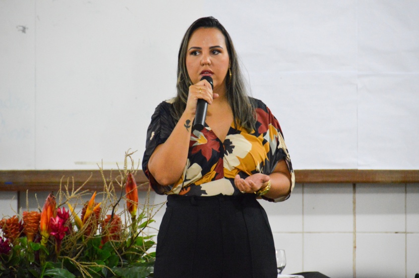 Secretária-adjunta, Emília Caldas, ressaltou importância de gestores para a educação da rede. Foto: Karla Lima