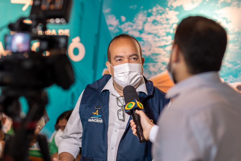 Claydson Moura destaca a organização de Maceió para iniciar a vacinação das crianças. Foto: Itawi Albuquerque/Secom Maceió