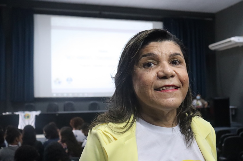 Pedagoga Luzia Rodrigues destacou que palestra ampliou escrita dos alunos. Foto: Arthur Vieira (estagiário)/Ascom Semed