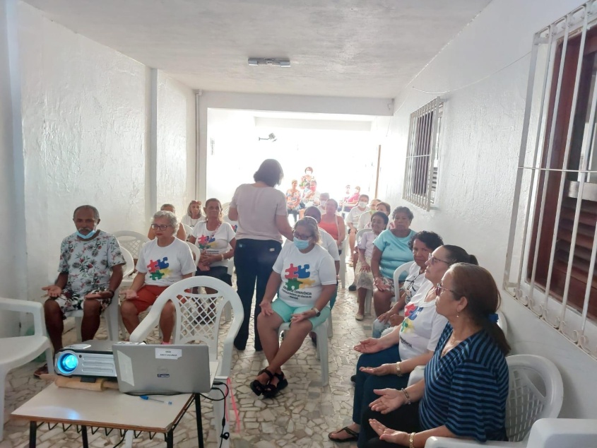 Participantes praticaram exercícios de controle e coordenação de respiração. Foto: Cras Área Lagunar