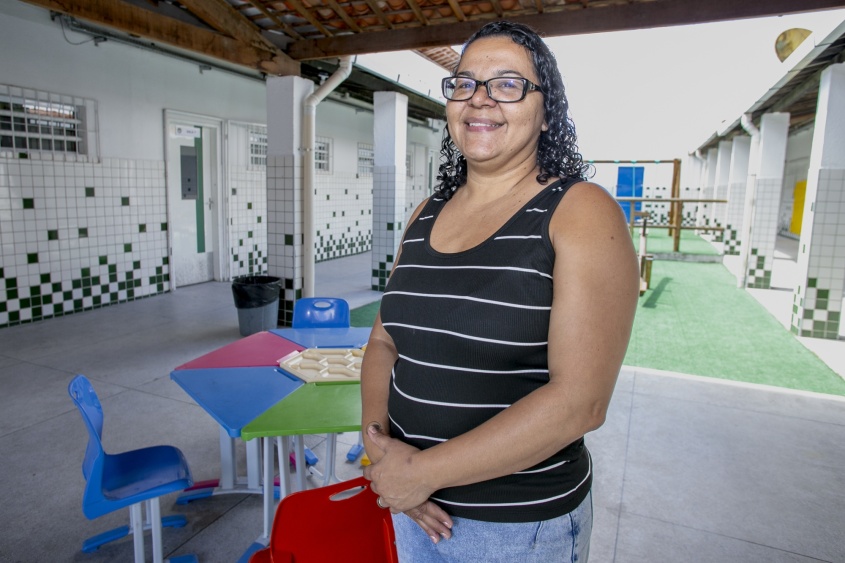 Diretora da unidade de ensino, Alexsandra Cardoso da Silva. Foto: Allan Cesar/Secom Maceió