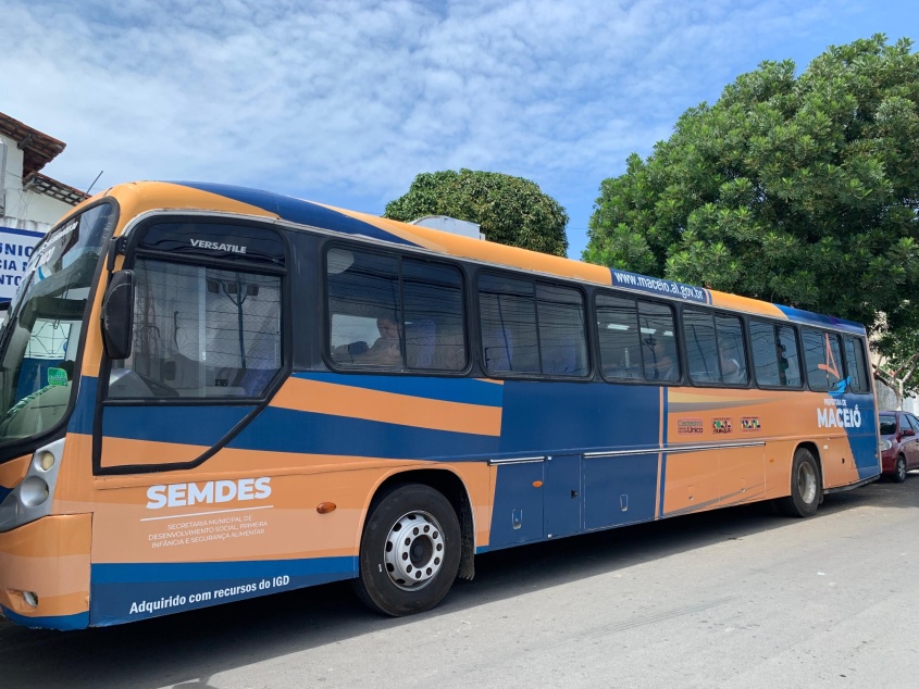 Unidade móvel do Cadastro Único atendeu a diversas comunidades em Maceió. Foto: Ascom Semdes