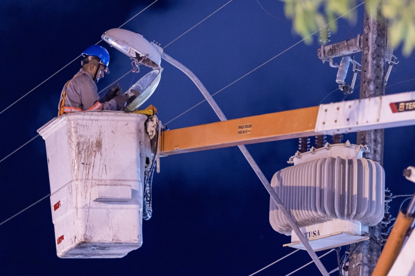 Lâmpadas em LED são sustentáveis e mais econômicas para o Município. Foto: Itawi Albuquerque/Secom Maceió