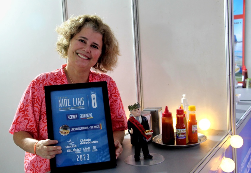 Cachorro do reino, tradicional sanduíche recebeu o Prêmio Nide Lins Foto: Neno Canuto/ Secom Maceió