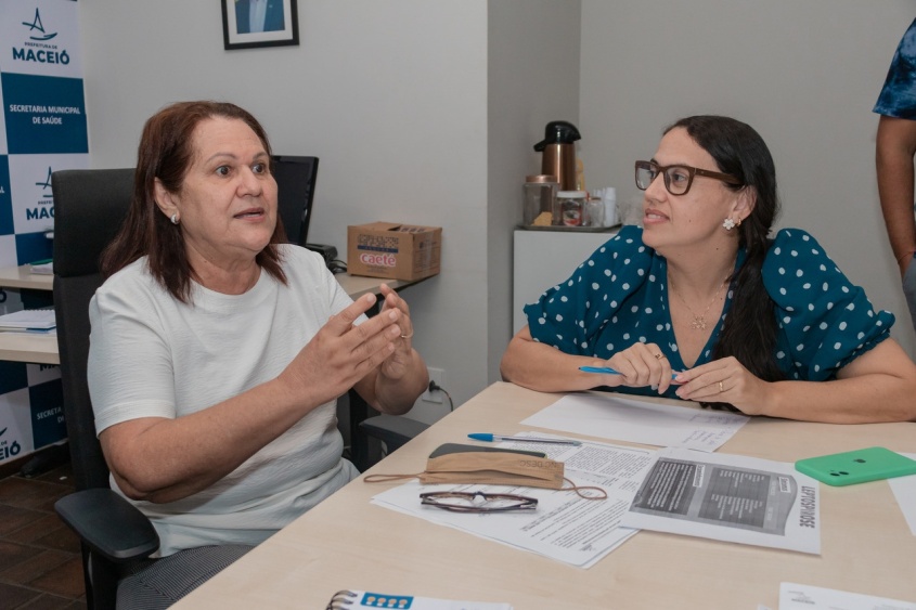 Célia Fernandes, secretária de saúde de Maceió e Roberta Borges, secretária adjunta de gestão em saúde. Foto: Victor Vercant/SMS