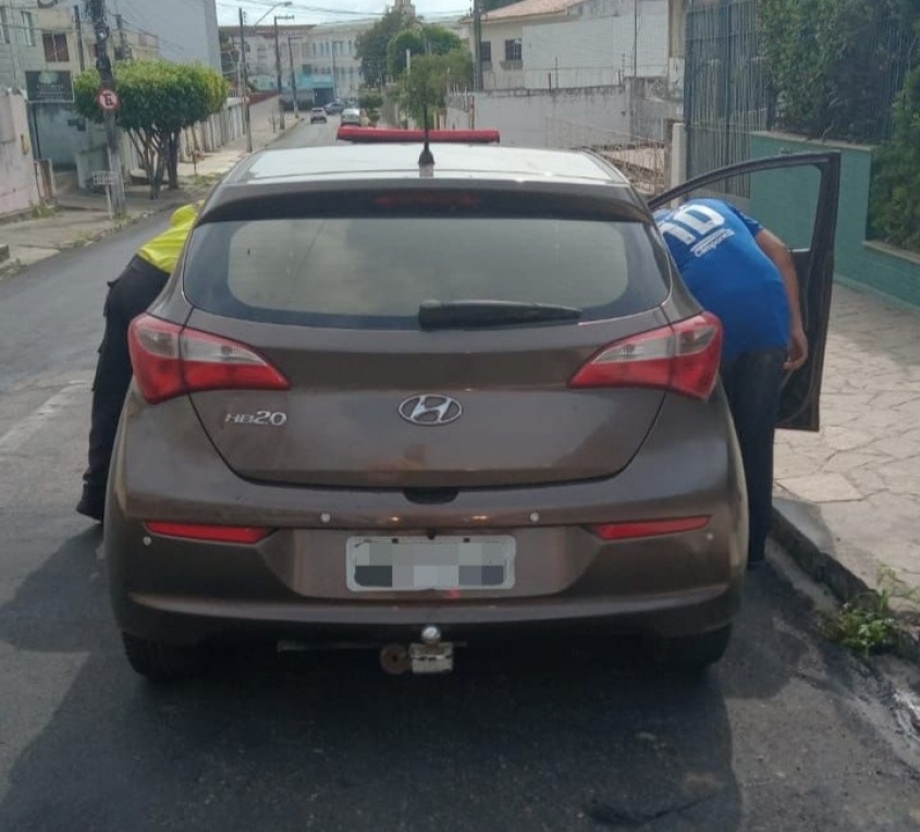 Veículo estava com licenciamento atrasado. Foto: SMTT