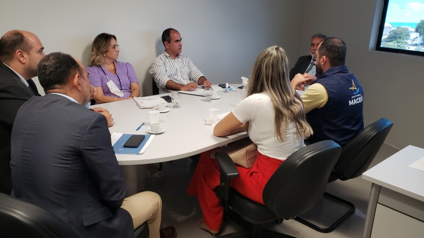 Também foi tratada a atuação de "táxi lotação intermunicipal". Foto: Renato Arruda / Ascom SMTT
