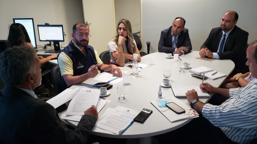 Reunião foi convocada pelo promotor de Justiça, Jorge Doria. Foto: Renato Arruda / Ascom SMTT