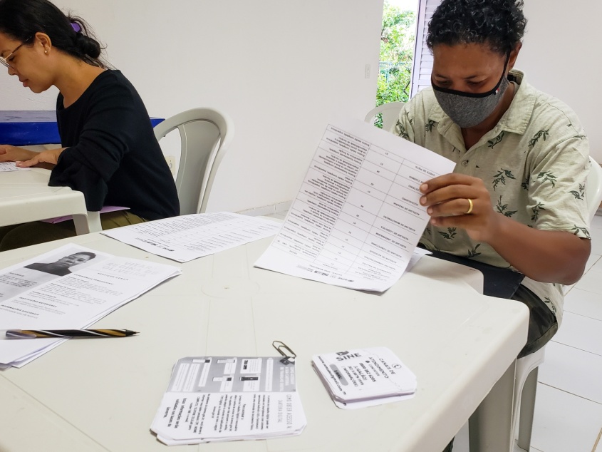 Foram realizados cadastro de currículos, oferta de vagas, orientações sobre emissão da CTPS Digital, além de orientações gerais aos moradores (Foto: Tatiane Gomes/Ascom Semtabes)