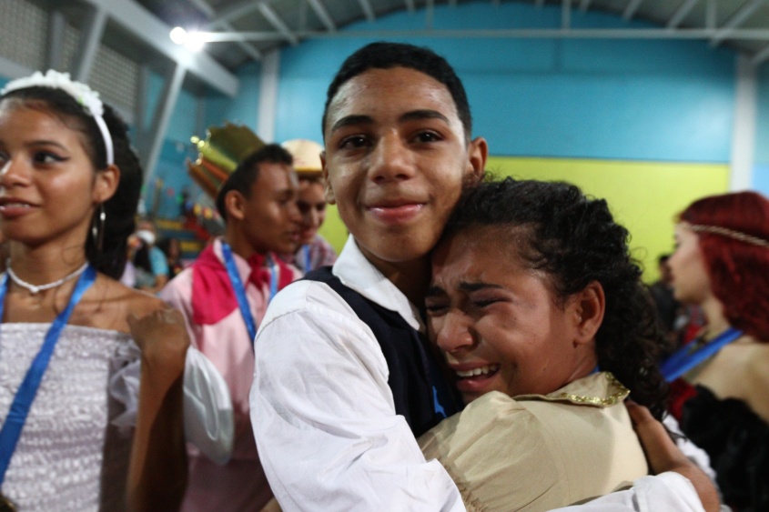 Brenda se emocionou com o título conquistado pela escola. Foto: Ascom Semed